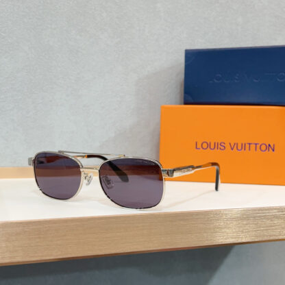 LOUIS VUITTON Fashion Sunglasses - Image 4