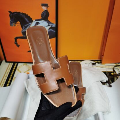 Hermès red brown plain handmade slippers - Image 2