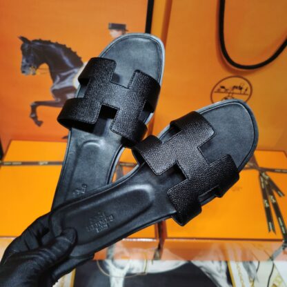 Hermès black palm print handmade slippers - Image 2