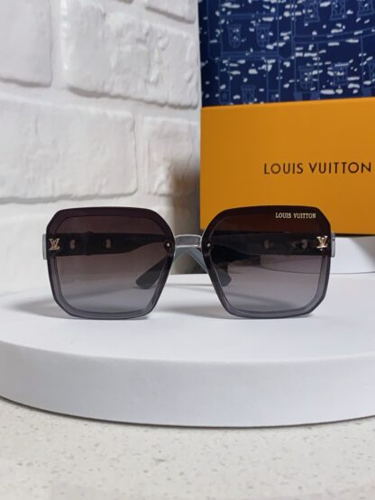 LOUIS VUITTON Fashion Sunglasses - Image 3