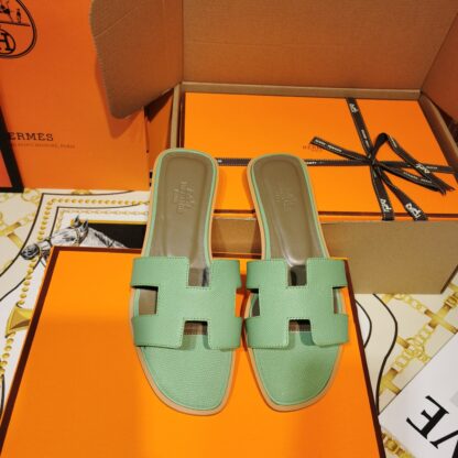 Hermès Palm Pattern Fruit Green Leather Slippers - Image 2