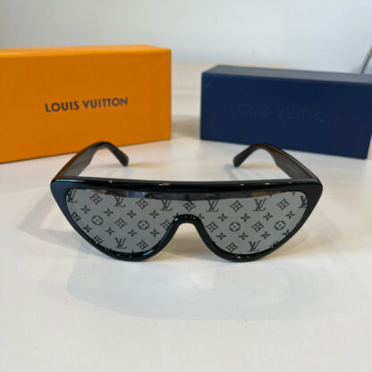 LOUIS VUITTON Fashion Sunglasses - Image 3
