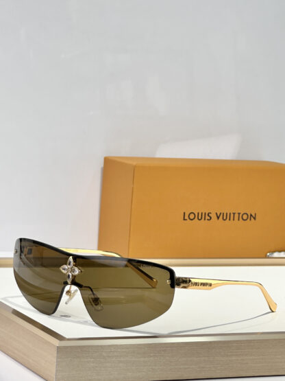 LOUIS VUITTON Fashion Sunglasses - Image 3