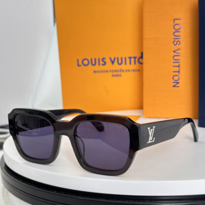 LOUIS VUITTON Fashion Sunglasses - Image 3