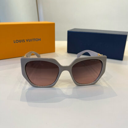 LOUIS VUITTON Fashion Sunglasses - Image 3