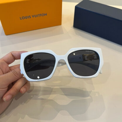 LOUIS VUITTON Fashion Sunglasses - Image 3