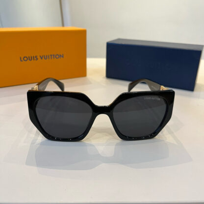 LOUIS VUITTON Fashion Sunglasses - Image 3