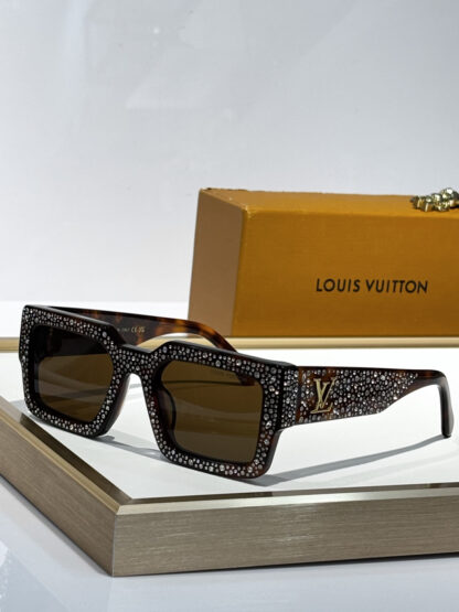 LOUIS VUITTON Fashion Sunglasses - Image 3