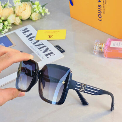 LOUIS VUITTON Fashion Sunglasses - Image 3