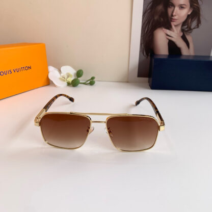 LOUIS VUITTON Fashion Sunglasses - Image 4