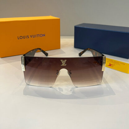 LOUIS VUITTON Fashion Sunglasses - Image 3