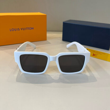 LOUIS VUITTON Fashion Sunglasses - Image 3