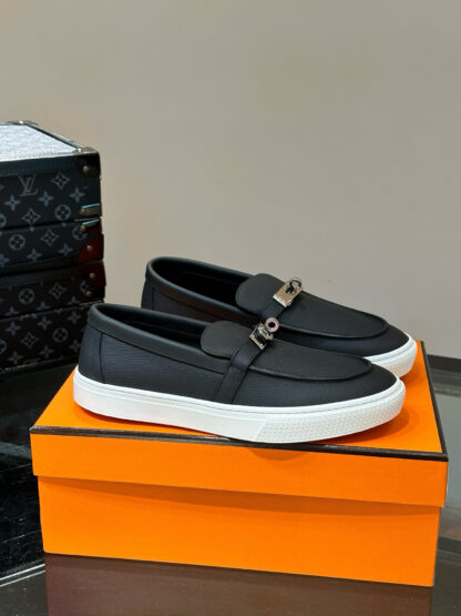 Hermès Classic Men's Black Soft and Durable Loafers - Image 2