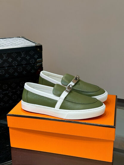Hermès Classic Men's Green Soft and Durable Loafers - Image 2