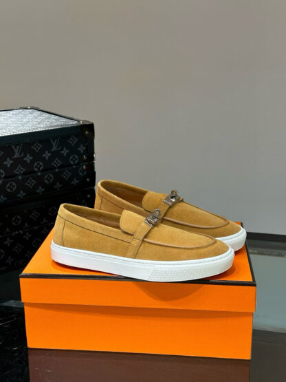 Hermès Classic Men's Apricot Soft and Durable Loafers - Image 2
