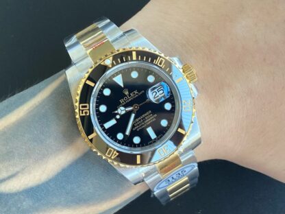 Rolex gold and black Submariner is 40mm in size - Image 10