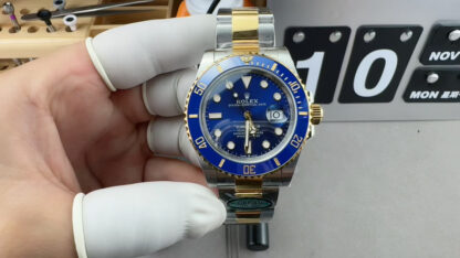 The size of the Rolex Intergold and Blue Submariner is 40mm - Image 2
