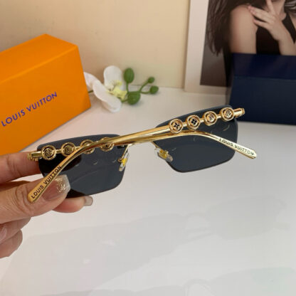 LOUIS VUITTON Fashion Sunglasses - Image 3