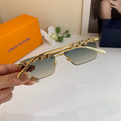 LOUIS VUITTON Fashion Sunglasses - Image 3