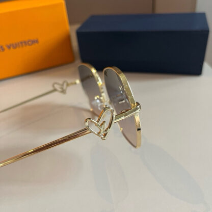 LOUIS VUITTON Fashion Sunglasses - Image 3