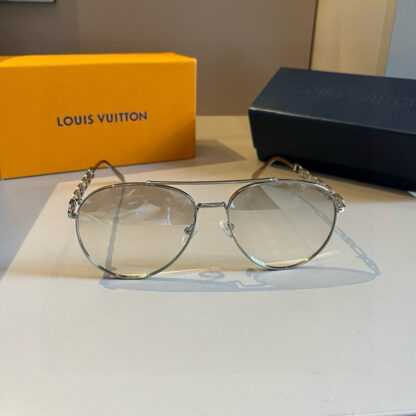 LOUIS VUITTON Fashion Sunglasses - Image 3