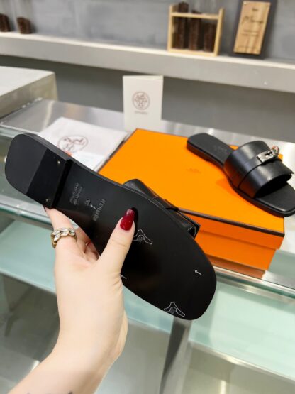 Hermès early spring new black handmade leather slippers - Image 2