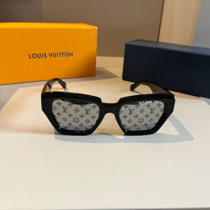 LOUIS VUITTON Fashion Sunglasses - Image 3