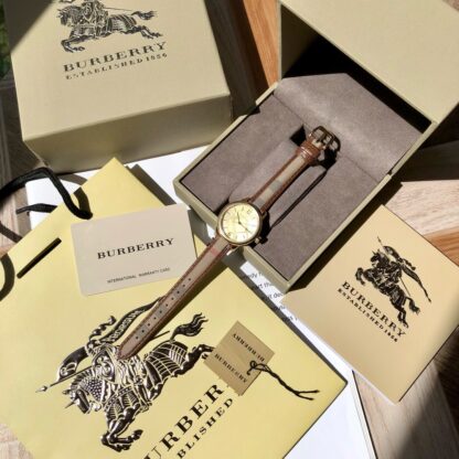 Burberry Classic Vintage Quartz Women's Watch - Image 2