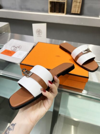 Hermès early spring new white and brown pure handmade leather slippers