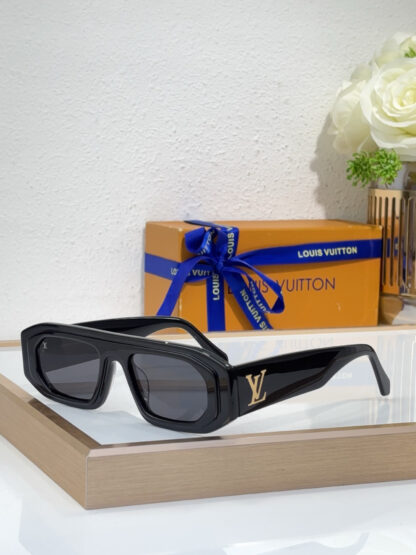 LOUIS VUITTON Fashion Sunglasses - Image 3