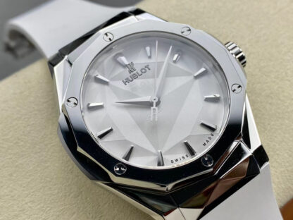 Hublot's second generation classic fusion watch - Image 2