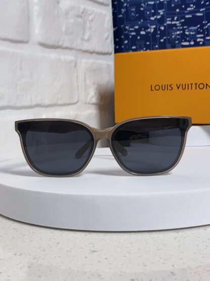 LOUIS VUITTON Fashion Sunglasses - Image 3