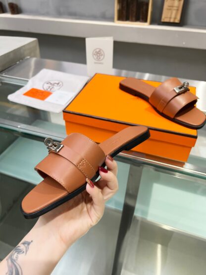 Hermès early spring new brown handmade leather slippers - Image 2