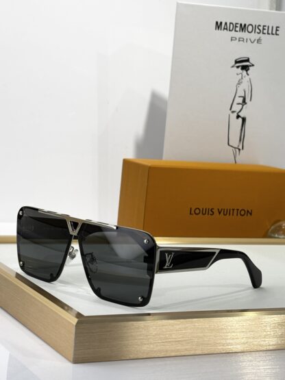 LOUIS VUITTON Fashion Sunglasses - Image 3