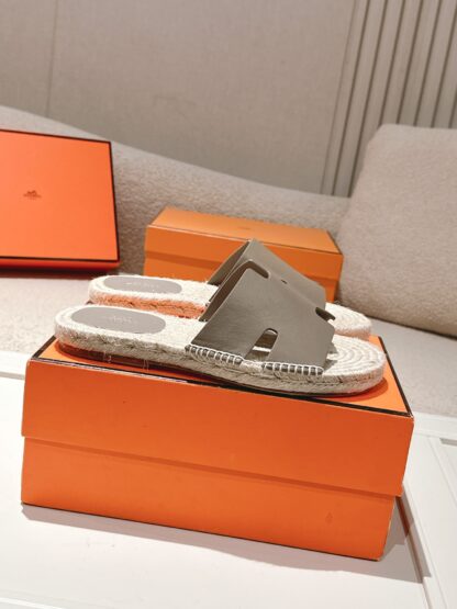 Hermes gray brown spring and summer comfortable and fashionable straw slippers - Image 2