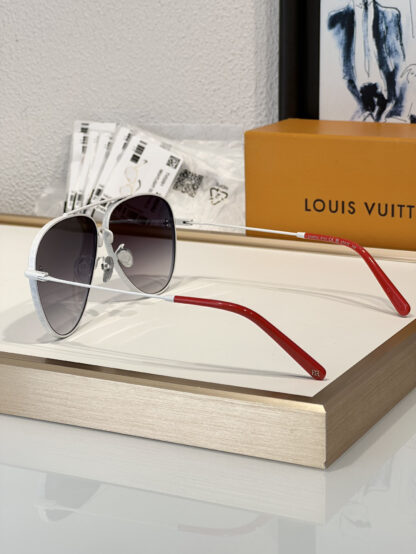 LOUIS VUITTON Fashion Sunglasses - Image 3