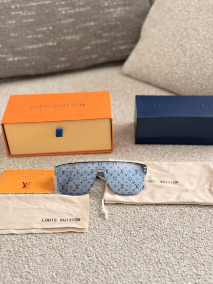 LOUIS VUITTON Fashion Sunglasses - Image 3