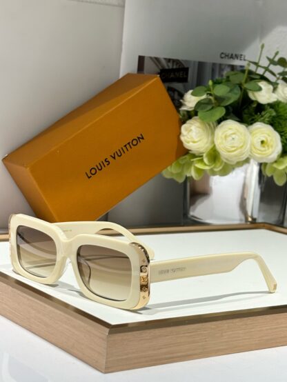LOUIS VUITTON Fashion Sunglasses - Image 3