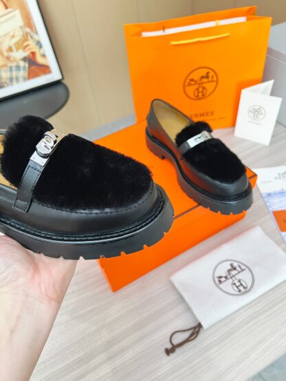 Hermès black comfortable trendy leather loafers - Image 2