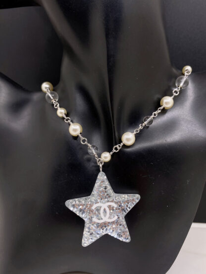 Chanel platinum resin five-pointed star necklace - Image 2