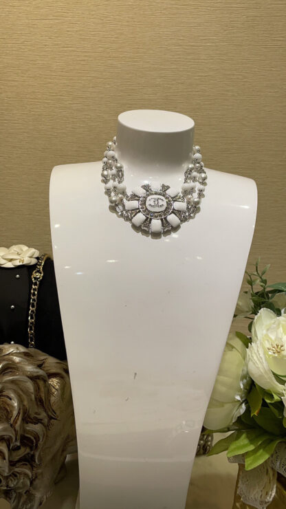 Chanel white enamel full diamond double C rhinestone rudder sunflower three-layer pearl chain necklace - Image 2