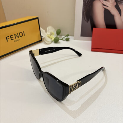 FENDI fashion trend sunglasses - Image 3