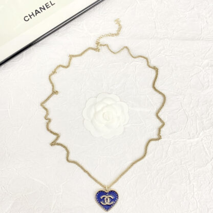 Chanel Vintage Fashion Heart Necklace