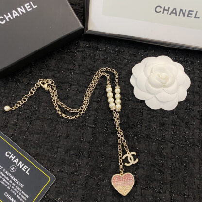 Chanel Gradient Pink Diamond Heart Pearl Necklace - Image 3