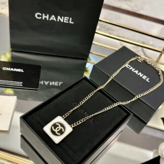 Chanel classic temperament necklace