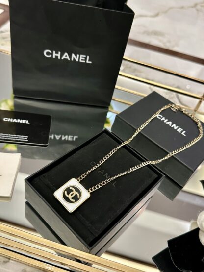 Chanel classic temperament necklace