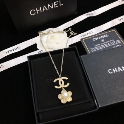 Chanel Classic Pearl Camellia Necklace - Image 2