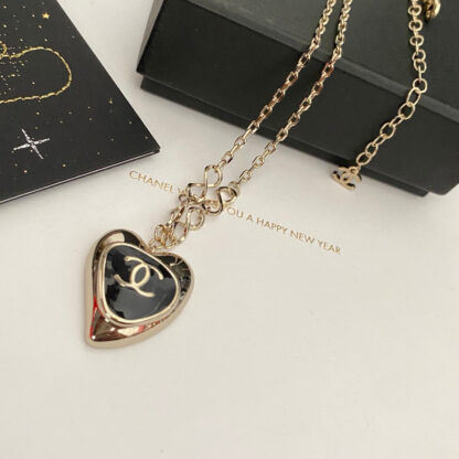 Chanel exquisite heart vintage necklace - Image 2