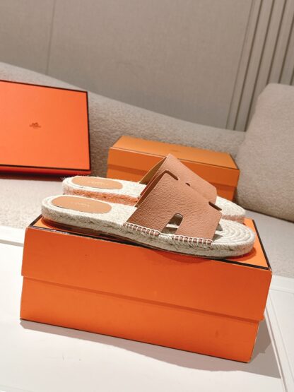Hermès' latest orange refreshing and comfortable straw slippers for spring and summer - Image 2