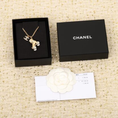 Chanel exquisite shoe necklace - Image 2